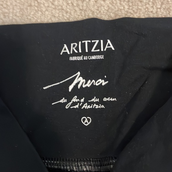 Aritzia leggings. Good condition smoke-free and pet free home. - Picture 2 of 4